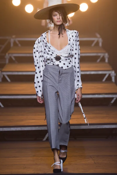 Look 18
